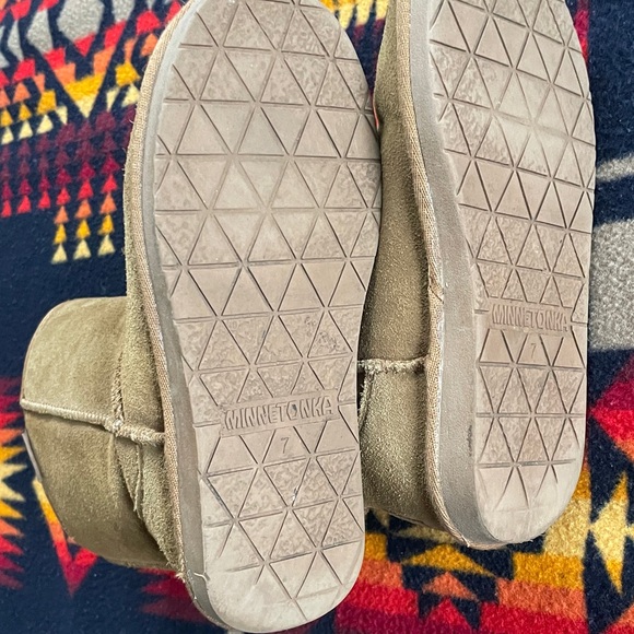 Minnetonka Shearling Boots - Picture 5 of 7